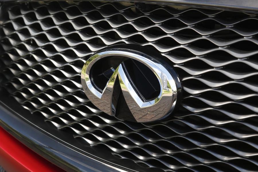  Infiniti Q50 Eau Rouge 2014 года  (фото 17 из 25)